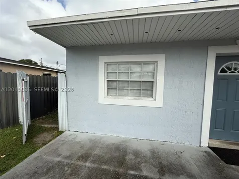 4211 SW 38th Street West Park FL 33023