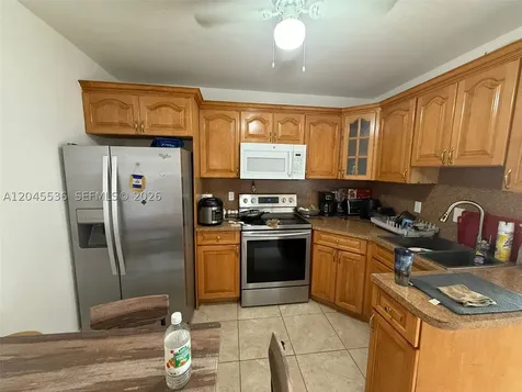 4211 SW 38th Street West Park FL 33023