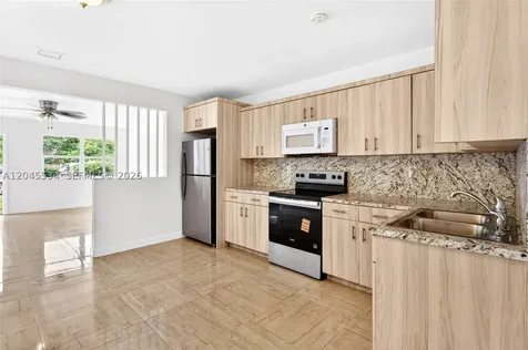 1350 NE 149th Street Miami FL 33161