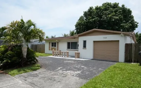 7304 Mckinley Street Hollywood FL 33024