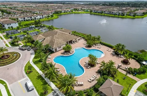 3209 W 98th Place Hialeah FL 33018