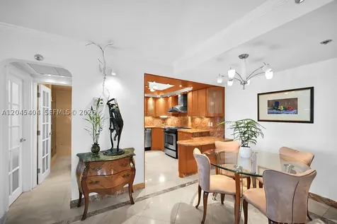 5225 Collins Avenue Miami Beach FL 33140