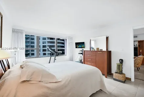 5225 Collins Avenue Miami Beach FL 33140