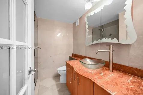 5225 Collins Avenue Miami Beach FL 33140