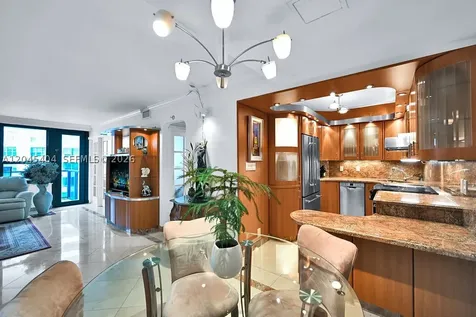 5225 Collins Avenue Miami Beach FL 33140