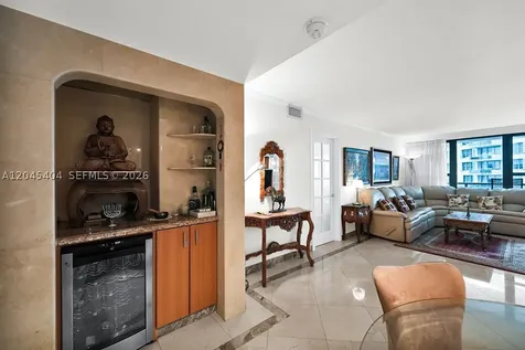 5225 Collins Avenue Miami Beach FL 33140