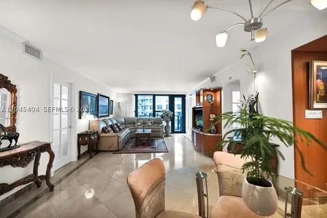 5225 Collins Avenue Miami Beach FL 33140