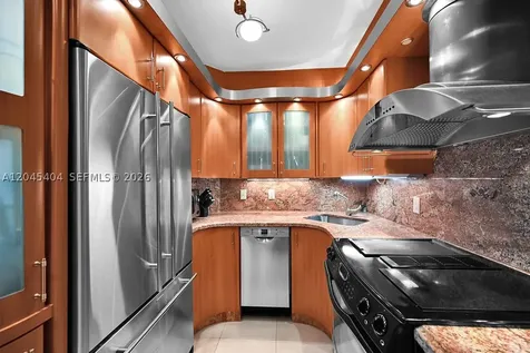 5225 Collins Avenue Miami Beach FL 33140