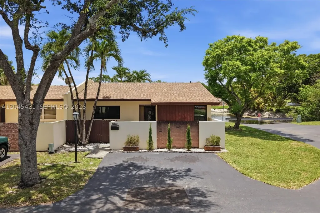 13776 Kendale Lakes Drive Miami FL 33183