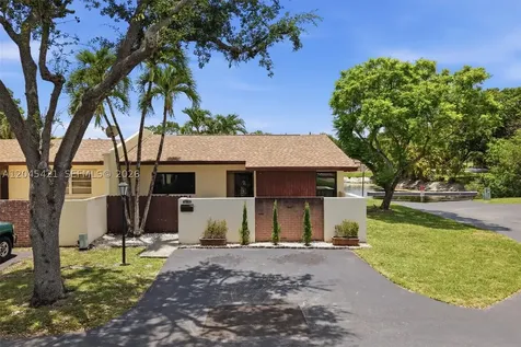 13776 Kendale Lakes Drive Miami FL 33183