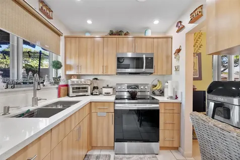13776 Kendale Lakes Drive Miami FL 33183