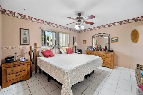 13776 Kendale Lakes Drive Miami FL 33183