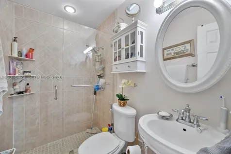 13776 Kendale Lakes Drive Miami FL 33183