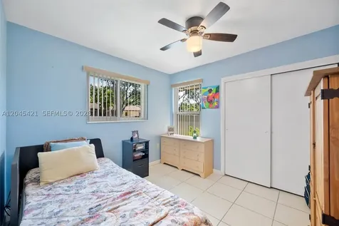 13776 Kendale Lakes Drive Miami FL 33183