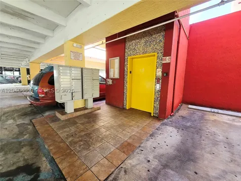 1627 NW 18th Street Miami FL 33125