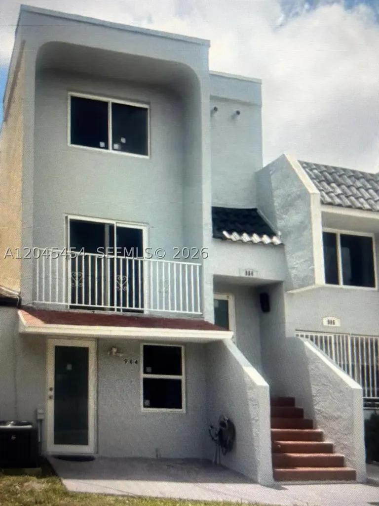 984 W 40th Street Hialeah FL 33012