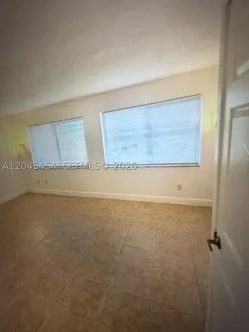 984 W 40th Street Hialeah FL 33012