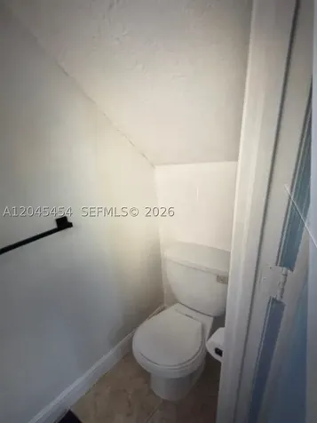 984 W 40th Street Hialeah FL 33012