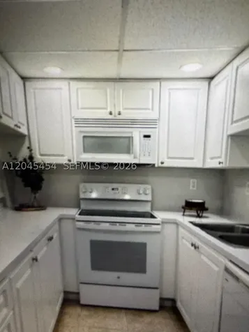 984 W 40th Street Hialeah FL 33012