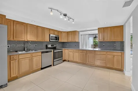 120 SW 96th Terrace Plantation FL 33324