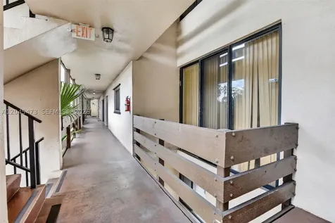 120 SW 96th Terrace Plantation FL 33324