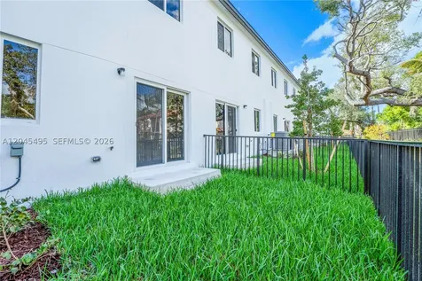 5125 SW 37th Street Pembroke Park FL 33023