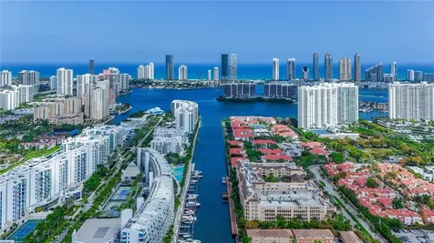 5125 SW 37th Street Pembroke Park FL 33023