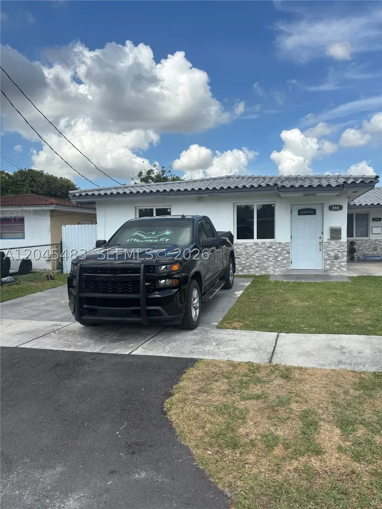 886 NW 25th Avenue Miami FL 33125