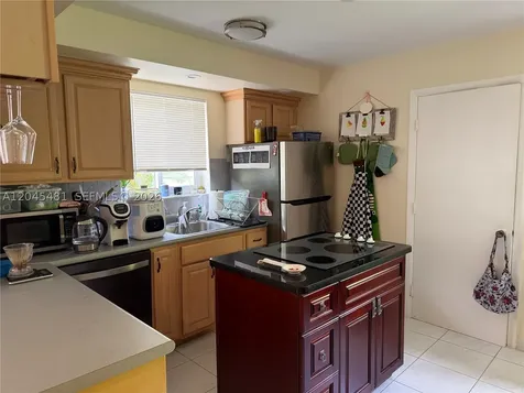 2862 SW 38 Avenue Miami FL 33134
