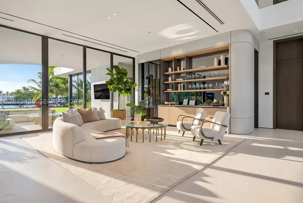 1015 S Southlake Drive Hollywood FL 33019