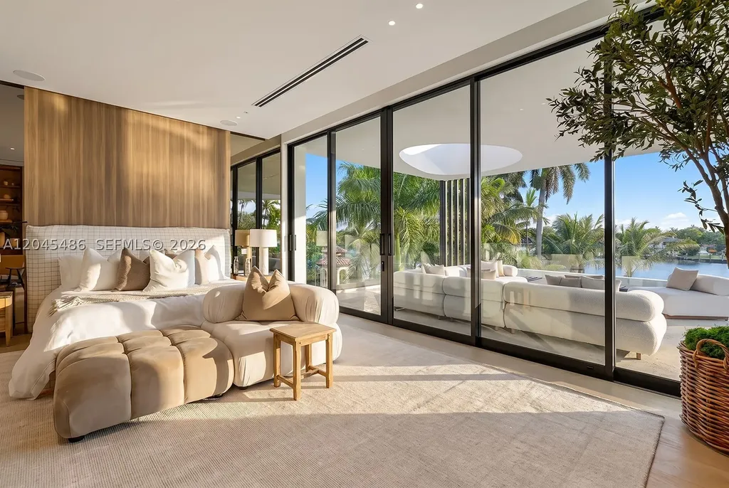 1015 S Southlake Drive Hollywood FL 33019