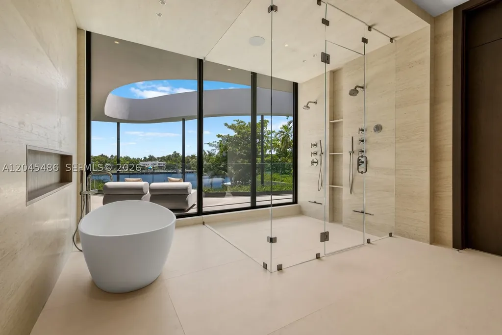 1015 S Southlake Drive Hollywood FL 33019