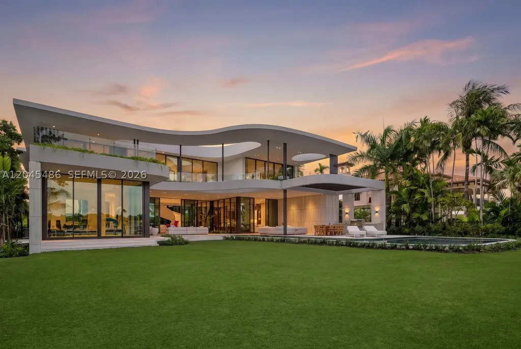 1015 S Southlake Drive Hollywood FL 33019