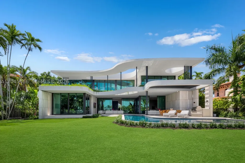 1015 S Southlake Drive Hollywood FL 33019