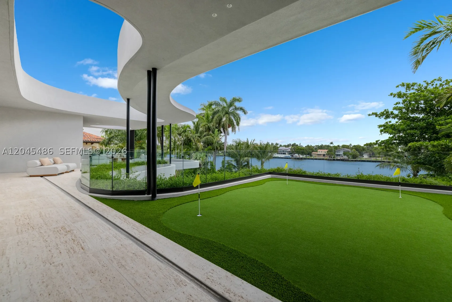 1015 S Southlake Drive Hollywood FL 33019