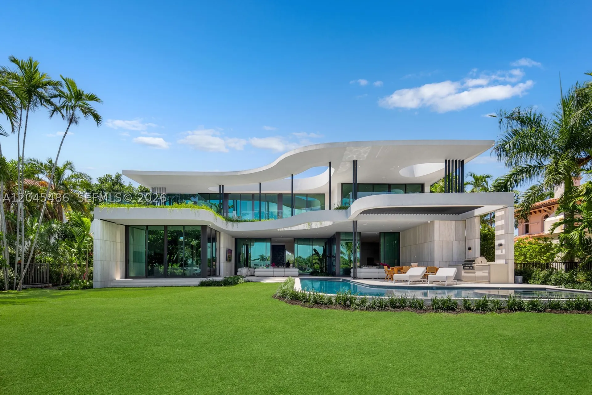 1015 S Southlake Drive Hollywood FL 33019
