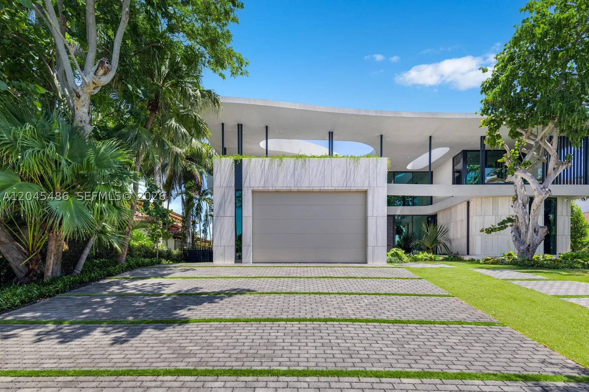 1015 S Southlake Drive Hollywood FL 33019