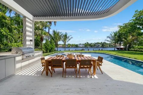 1015 S Southlake Drive Hollywood FL 33019