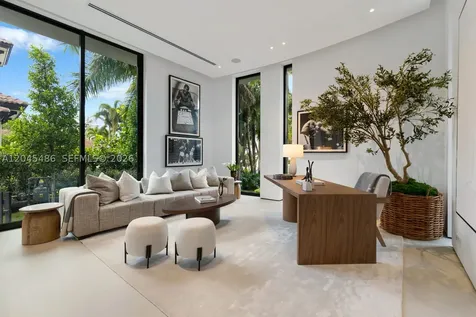 1015 S Southlake Drive Hollywood FL 33019