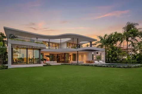1015 S Southlake Drive Hollywood FL 33019