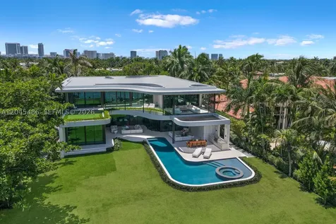 1015 S Southlake Drive Hollywood FL 33019