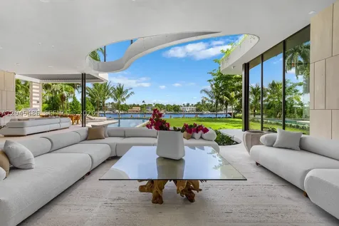 1015 S Southlake Drive Hollywood FL 33019