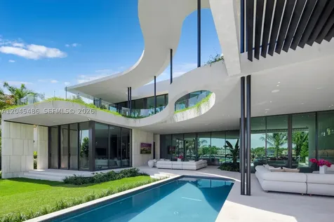 1015 S Southlake Drive Hollywood FL 33019