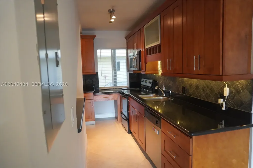 2880 Pine Tree Drive Miami Beach FL 33140