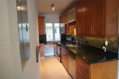 2880 Pine Tree Drive Miami Beach FL 33140