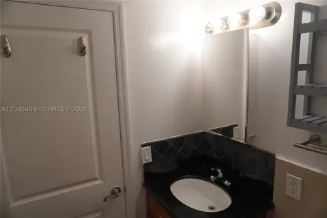 2880 Pine Tree Drive Miami Beach FL 33140