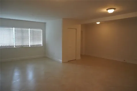 2880 Pine Tree Drive Miami Beach FL 33140