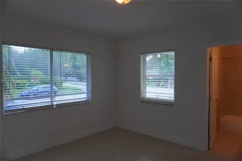 2880 Pine Tree Drive Miami Beach FL 33140