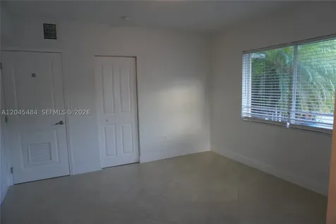 2880 Pine Tree Drive Miami Beach FL 33140