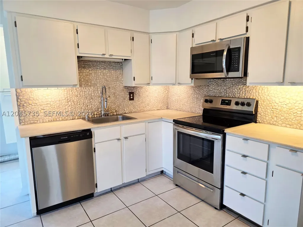 2111 N 26th Avenue Hollywood FL 33020